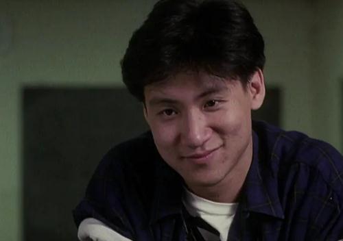 《猛鬼差馆》经典珍藏版：香港80年代笑料爆笑，林正英刘镇伟联手僵尸追逐