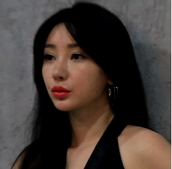 明星《柳岩》私拍作品视频+一套棚拍