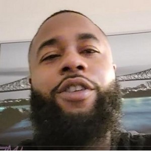 黑人大胡子哥约华裔高颜值成熟主妇剧情演绎卧室噼里啦