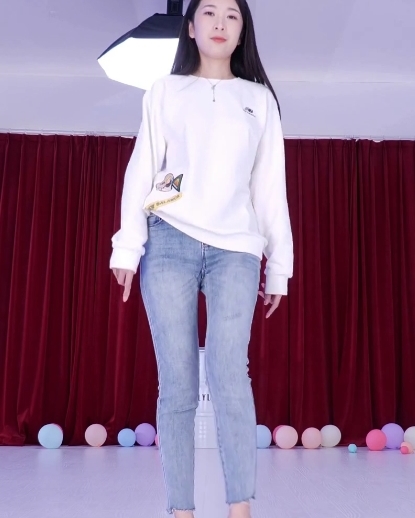 稀有顶级完美身材女神《阿珞》有氧果体健身C