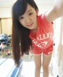 19岁粉嫩妹妹的私房作品视频