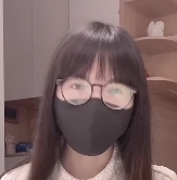 眼镜妹子直播自我安慰