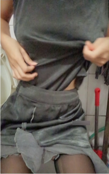 校花网红《小胖丁》天台校服视频图片