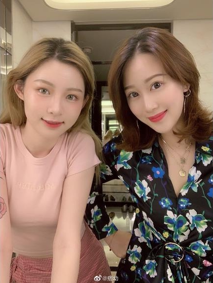 抖音顶级网红《玩偶姐姐》吃瓜视频黑历史