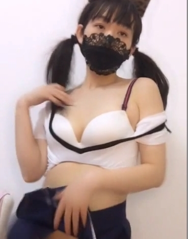 主播《花房姑娘》有尺度自娱自乐秀