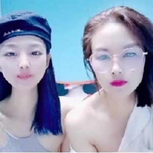 字母圈素人母女 妈妈指教她全程露脸诱惑