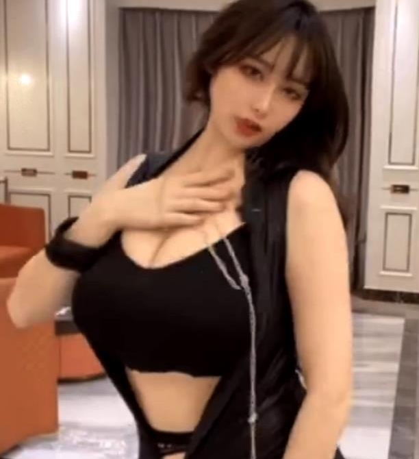 斗鱼优质颜值主播架子小九自拍