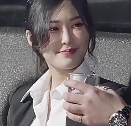 麻豆3部剧情可爱妹子带着尾巴自娱自乐