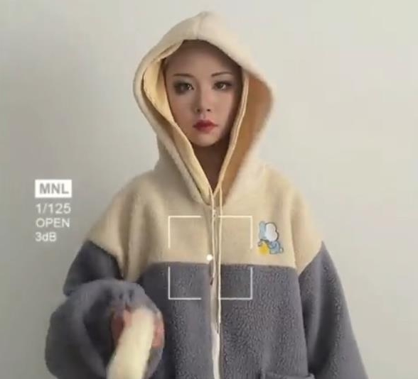 某推妹妹光剑变装加某推刘畊宏跳舞女孩