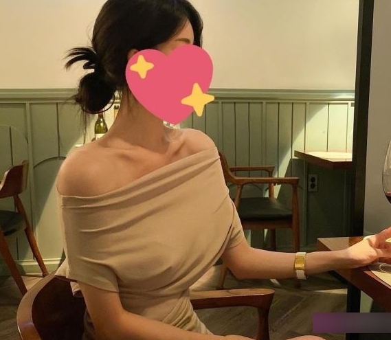 Twitter某航空38万粉《Ashley》日常打粑粑私拍视频