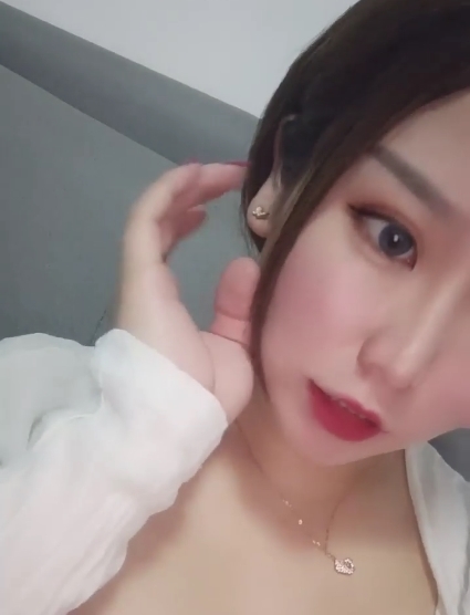 p站美女面色潮红花样百出