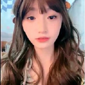 推特-呜崽酱-女神颜值已打巅峰~！ 道具自娱自乐[4V-2.2G]