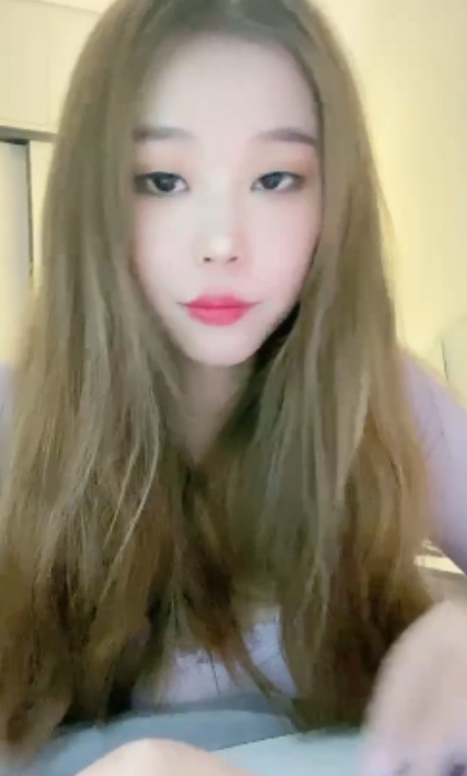 套路直播白桃-聊骚第一视角圣水羞辱【1V】【524MB百度云】