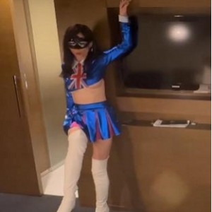 广东熟女蜜雪儿！与黑白皮多人游~ [29V-7.1G]