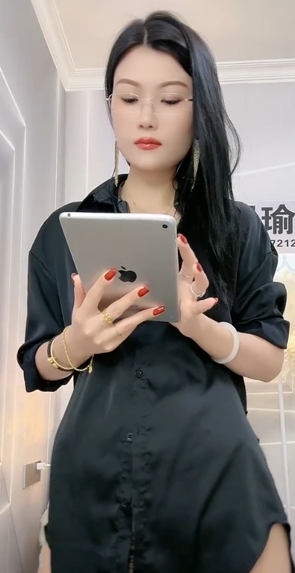 【快手】冷美人+2+轻熟御姐+透明紧身裤热舞+豹纹小热裤