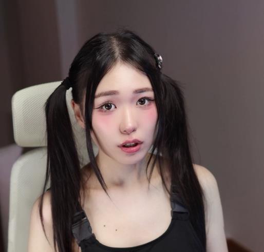 万人!追踪~露脸OnlyFans高颜值优质女神-meriol_chan+[19V-5.5G]