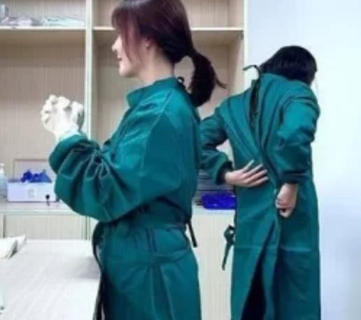 现在的小医院都这么野吗？清纯护士帮病人玩飞机+[24v-171M]