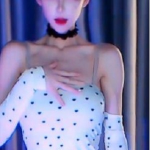 网易CC 小安扬定制5部 [5V-757M]