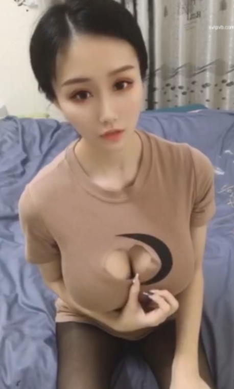 【爱脚微信福利】易直播(足迹/知足)+妮妮阿/妮妮酱+高颜值露脸+舔足舔脚+丝足系列(5V344m百度云)