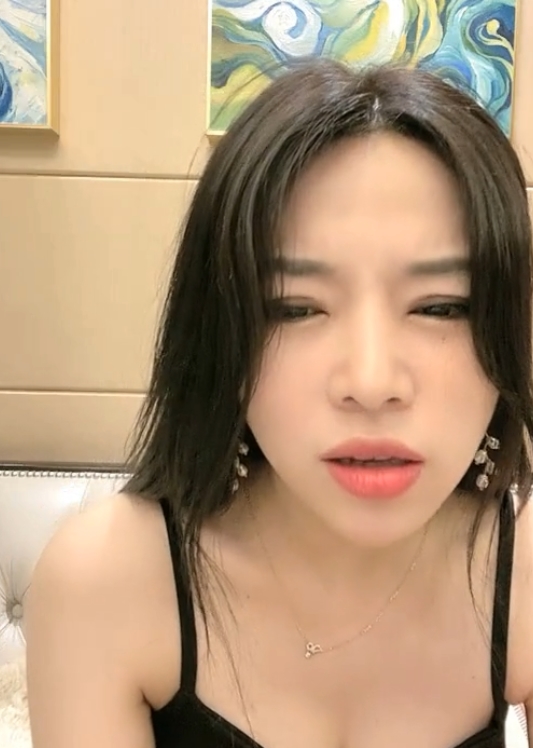 大罩杯美腿主播+艺术小雅直播+10.2G