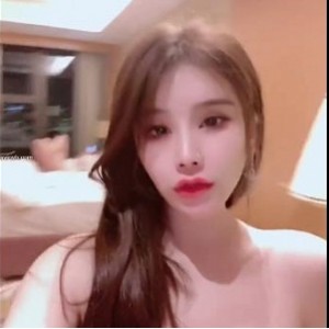 最新8月无水印-推特露脸绿茶婊-Roses鲤鲤[58V-1.9G]