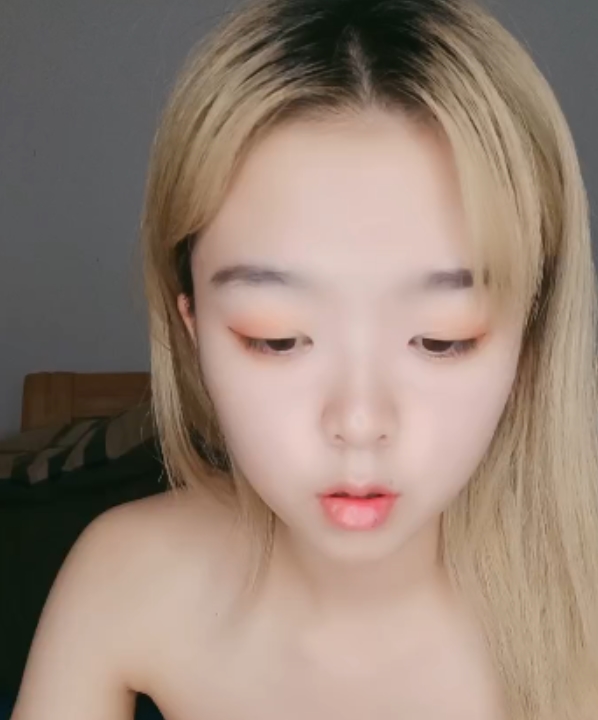 颜值不错的一线天小妹妹姨妈来了还情难自禁[1V/1.1G][百度云]