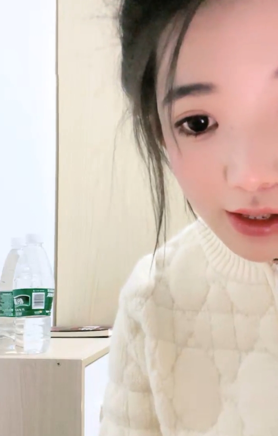 某处+大二妹妹宿舍直播+50.4g