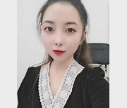 福州超反差初中女老师在家中和光头情人互动展示