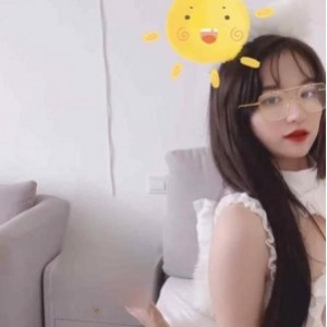 网红（不见星空）眼镜御姐无水印完整版视频