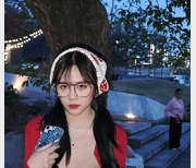 火爆全网47万粉丝女神-高颜值-御姐风-户外L出还露脸-她不火谁能火？