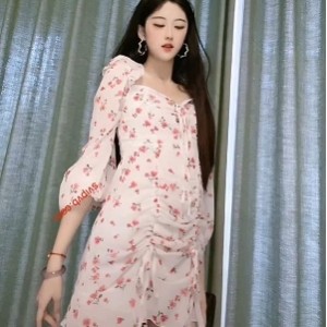 抖音高颜值女神-颜不乖,神豪万元定制作品