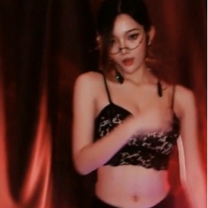 [转载搬运] CC斗鱼虎牙 【蓝云小园 可可露丽】付费群大尺定制热舞 [32v+8g][百度盘]