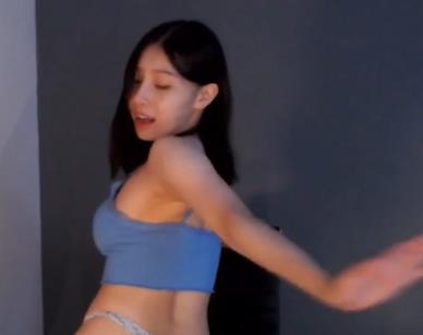 前女团员minarocket-土豪在底下偷偷发力【13V-954M】