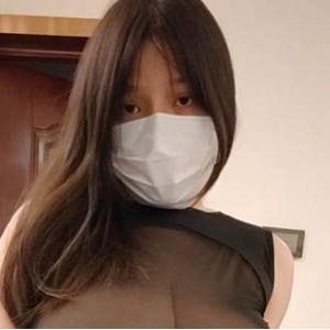 温柔妹妹（九儿）在椅子上揉球扒拉神秘处骚气十足[1V-113M]