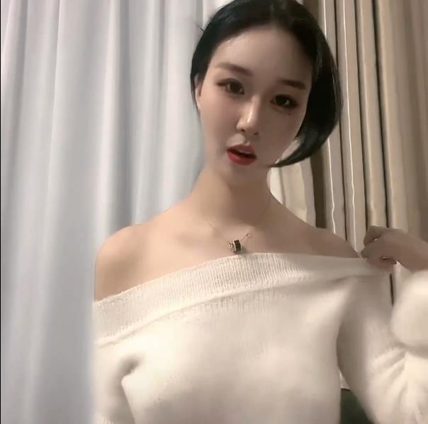 《疯狂抖音》外篇《抖音擦边》[420V，3.6G]