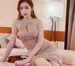 秀人网模特（王馨瑶）金色礼服