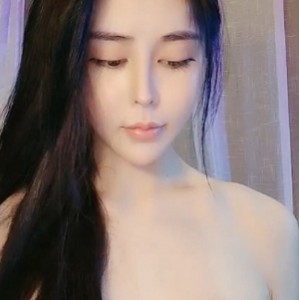 重磅！平台第一美【空乘馨馨】乳粉翘臀 超多有趣套装第2弹