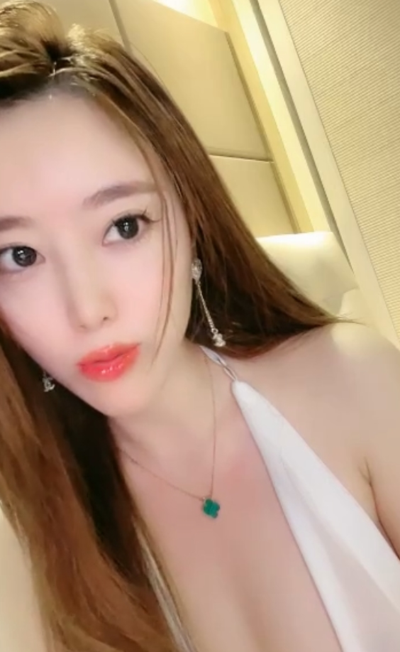 推荐！御姐！好可爱好漂亮~【南城婠】道具放飞自我！害我又释放~