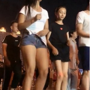 精选快手小丽在努力613熟女抖馒头舞，小丽妹妹少妇抖球舞性感热舞,大罩杯奶大比巧小君广场舞热舞[5.14G/642V/百度盘]