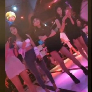 自制绿帽剪辑-老婆的J女体验-小说情景剧改编 【1V-1.5G】