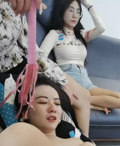 大学生马上沦陷4女同学同时露脸营业【1V-1G】