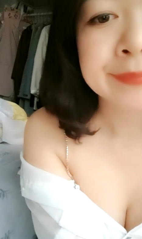 [转载搬运]+白衣天使【骚骚护士】小护士上班病房巡视夹奇怪玩具胸前软肉荡出~~+[12V+6.2G][百度盘]