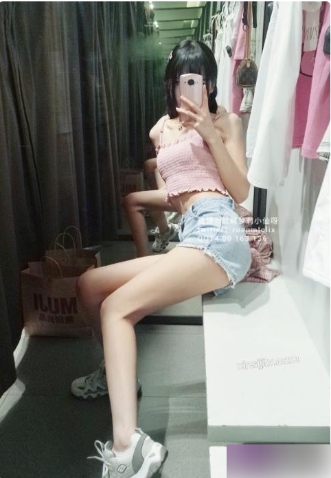 推特+软萌妹子小仙+试衣间首发作品一部