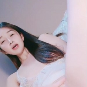 高颜值美少女 依依 79v48.6g