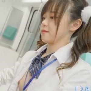 尤莉_Yuri地铁上噼里啦，353M热浪让你欲罢不能！