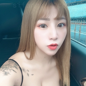 优质台妹『艾玛』最新订阅[+92V+2.47G]