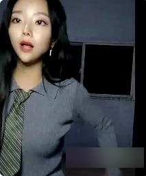 苏妲己室外勾引公园小哥哥