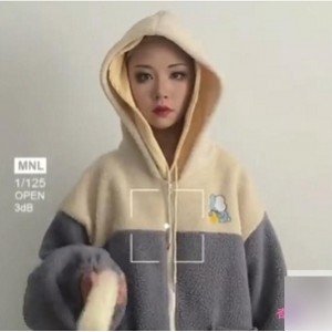 《勇敢追求梦想：某推妹妹光剑变装加某推刘畊宏跳舞的热门视频》