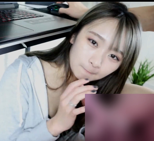 某推超优质高颜值东方美女神识某女明星【某推优质】留学生（安雪儿）最新散播有尺度合集【1v374m】