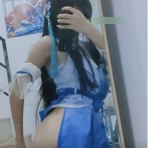 斗鱼人气持续高涨清纯COS动漫反差极其豪放女主播【优质反差婊】COS浮力姬（小余）有尺度合集【4v575M】